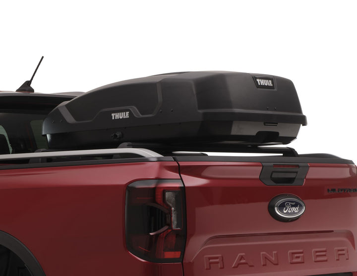 Thule®* Baúl de techo Force XT S, en color negro mate Aeroskin.