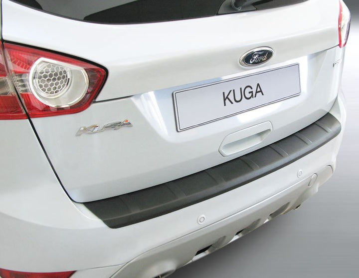 KUGA CLIMAIR®* LÁMINA PROTECTORA DE PARAGOLPES TRASERO PLACA DELINEADA, EN COLOR GRIS.