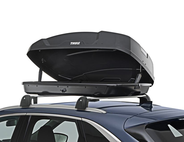 Thule®* Baúl de techo Force XT S, en color negro mate Aeroskin.
