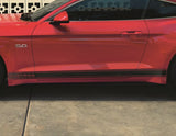 MUSTANG BANDAS LATERALES FORD PERFORMANCE TRI-BAR  CON INSCRIPCIÓN MUSTANG, EN COLOR NEGRO MATE.