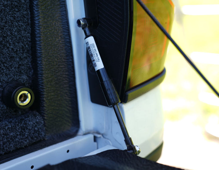 Ranger Pickup Attitude* Amortiguador para el portón del maletero con mecanismo de apertura controlada.