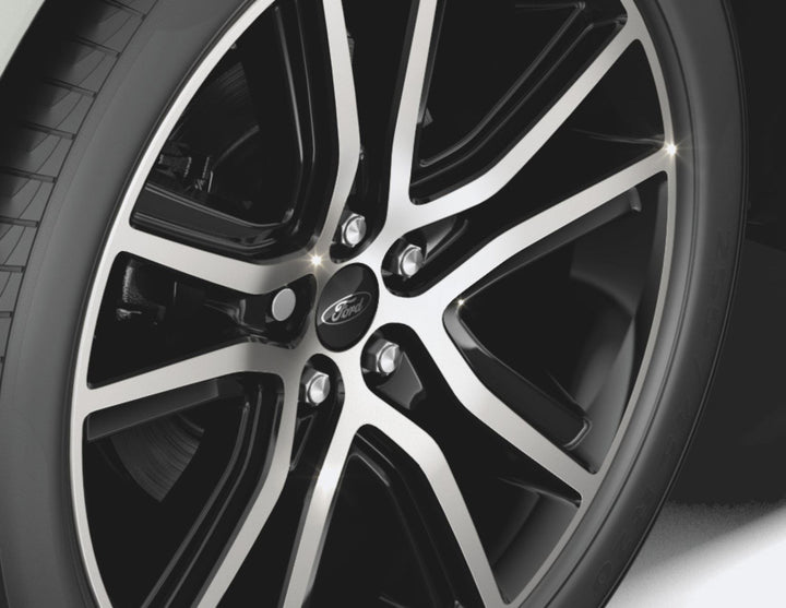 Juego de tornillos antirrobo para llantas de aleación.