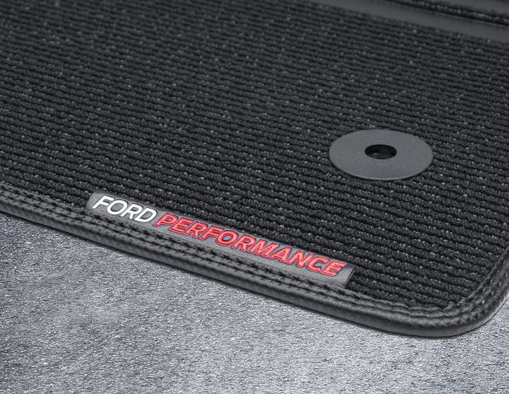 MUSTANG ALFOMBRILLAS PERFORMANCE  DELANTERAS, EN COLOR NEGRO.