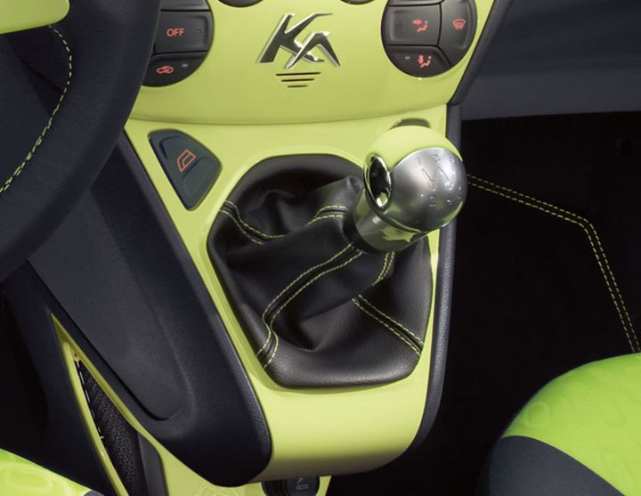 Original Ford Ka Funda de palanca de cambios de vinilo en color negro con costura Verde Jump.