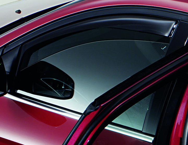 Focus ClimAir®* Deflector de aire para ventanillas delanteras, en color negro.