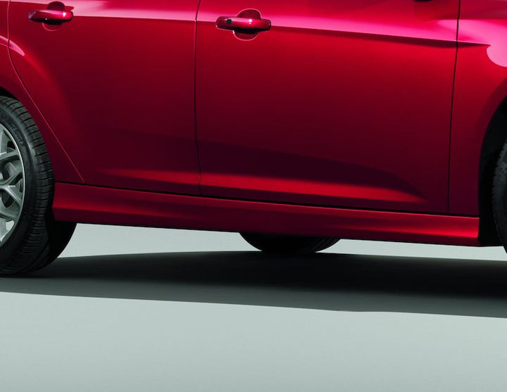 Original Ford Focus 01/2011-03/2018 Faldón lateral para lado derecho.