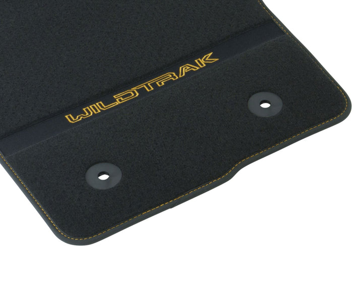 Kit de alfombrillas de moqueta delanteras y traseras Ranger Wildtrak automática 2022+ negro con logo amarillo